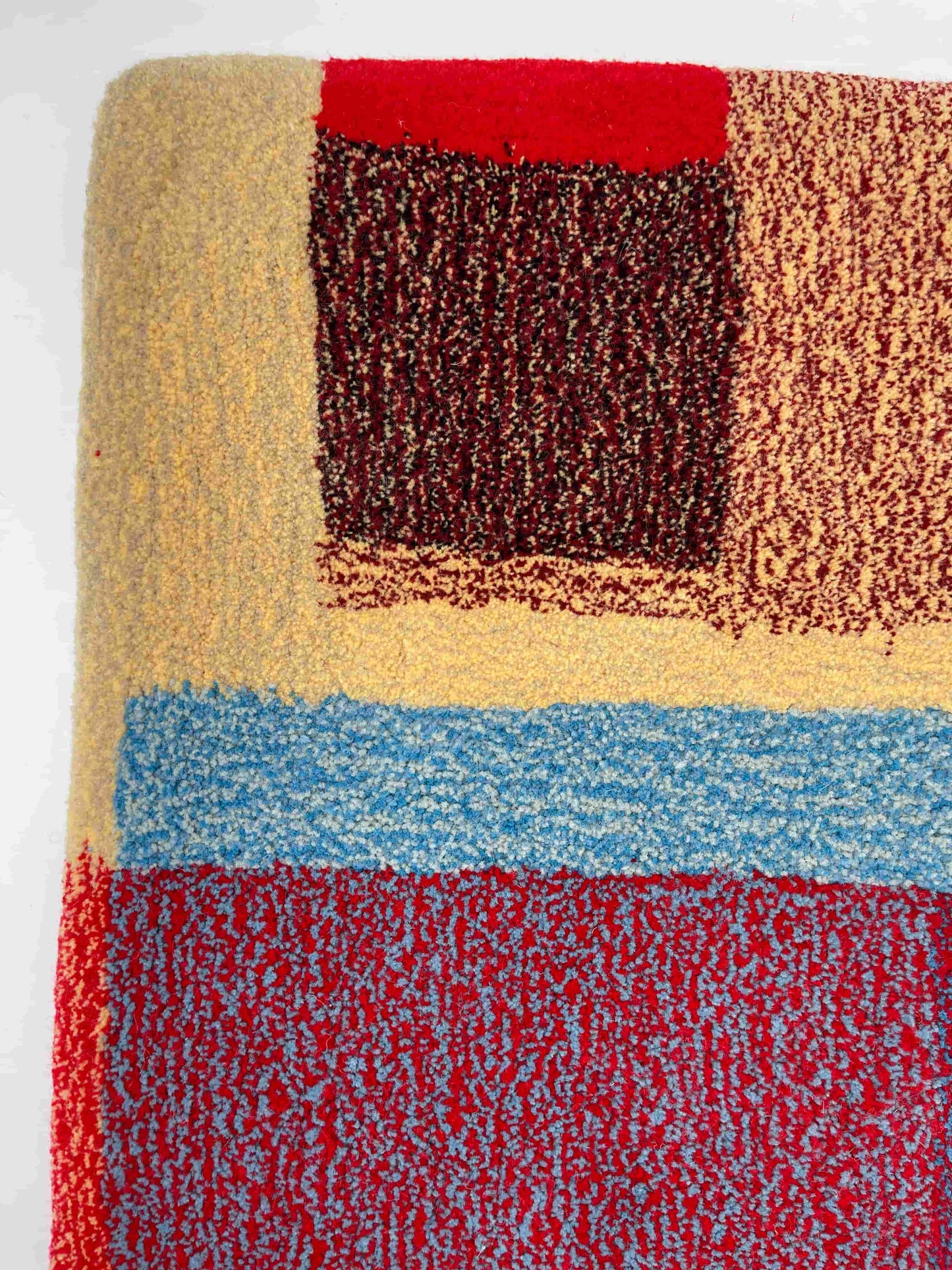 'Dulce de leche' Hand tufted cream, blue red medium tufted rug