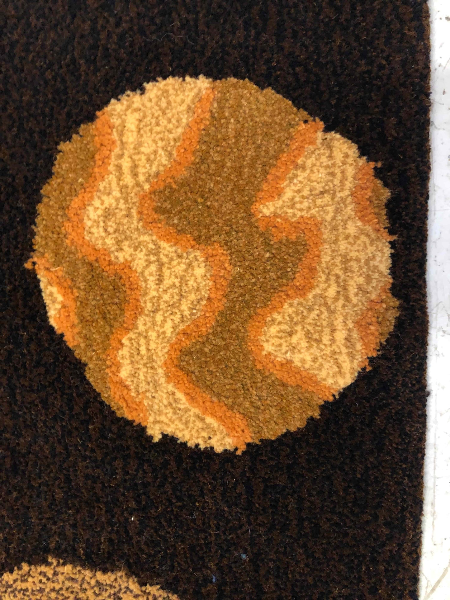 'Platos' Hand tufted brown, caramel and cream small tufted rug