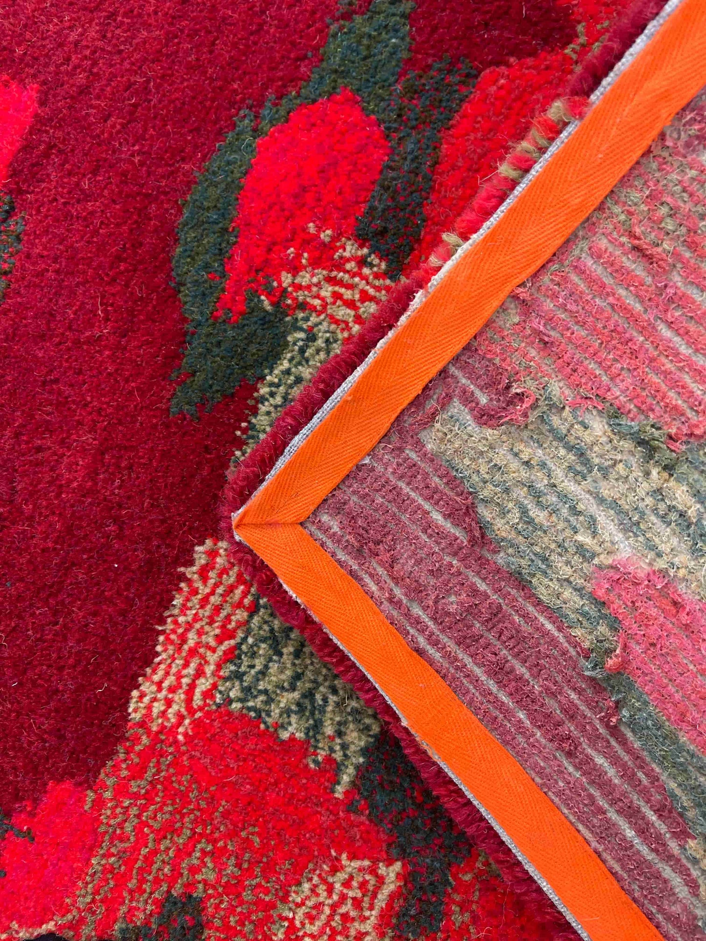 'Red Rugosa' Hand tufted floral burgundy red and sage green medium tufted rug