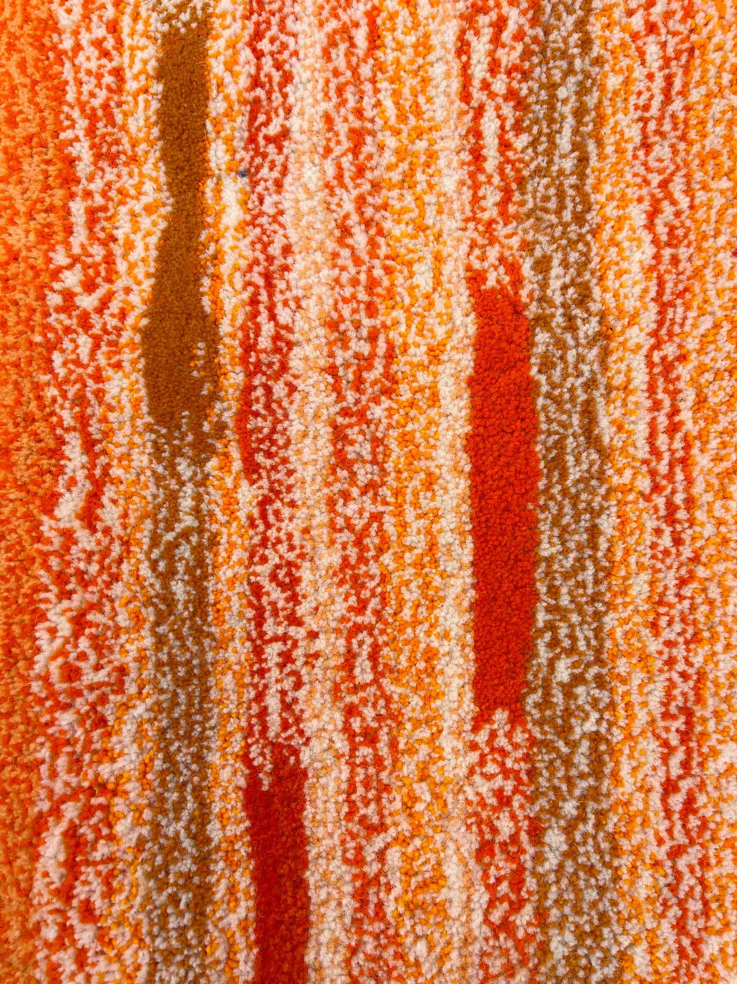 'Scotch Bonnet' Hand tufted small white and orange tufted rug