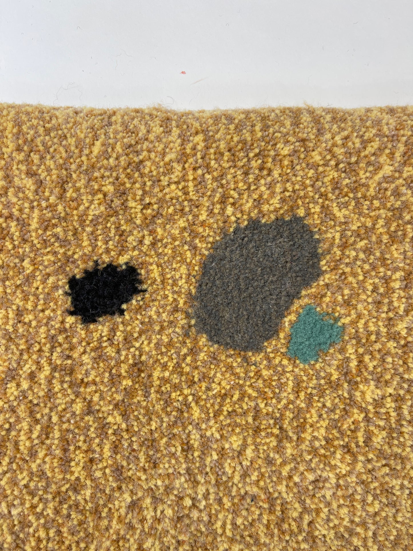 'Seaglass' Hand tufted cream and sandy yellow medium tufted rug